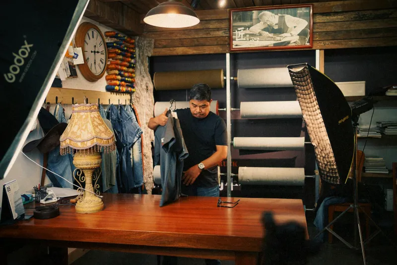 The Rivets That Built an Empire: How a Broke Immigrant Tailor Changed What America Wears